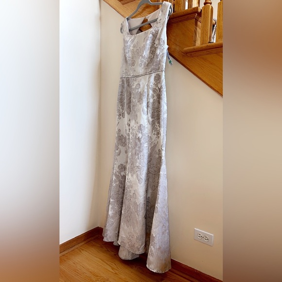 Women’s Formal Dress Size 6, 8 R&M Richards Champagne Beaded Waist Evening Gown - Picture 3 of 14